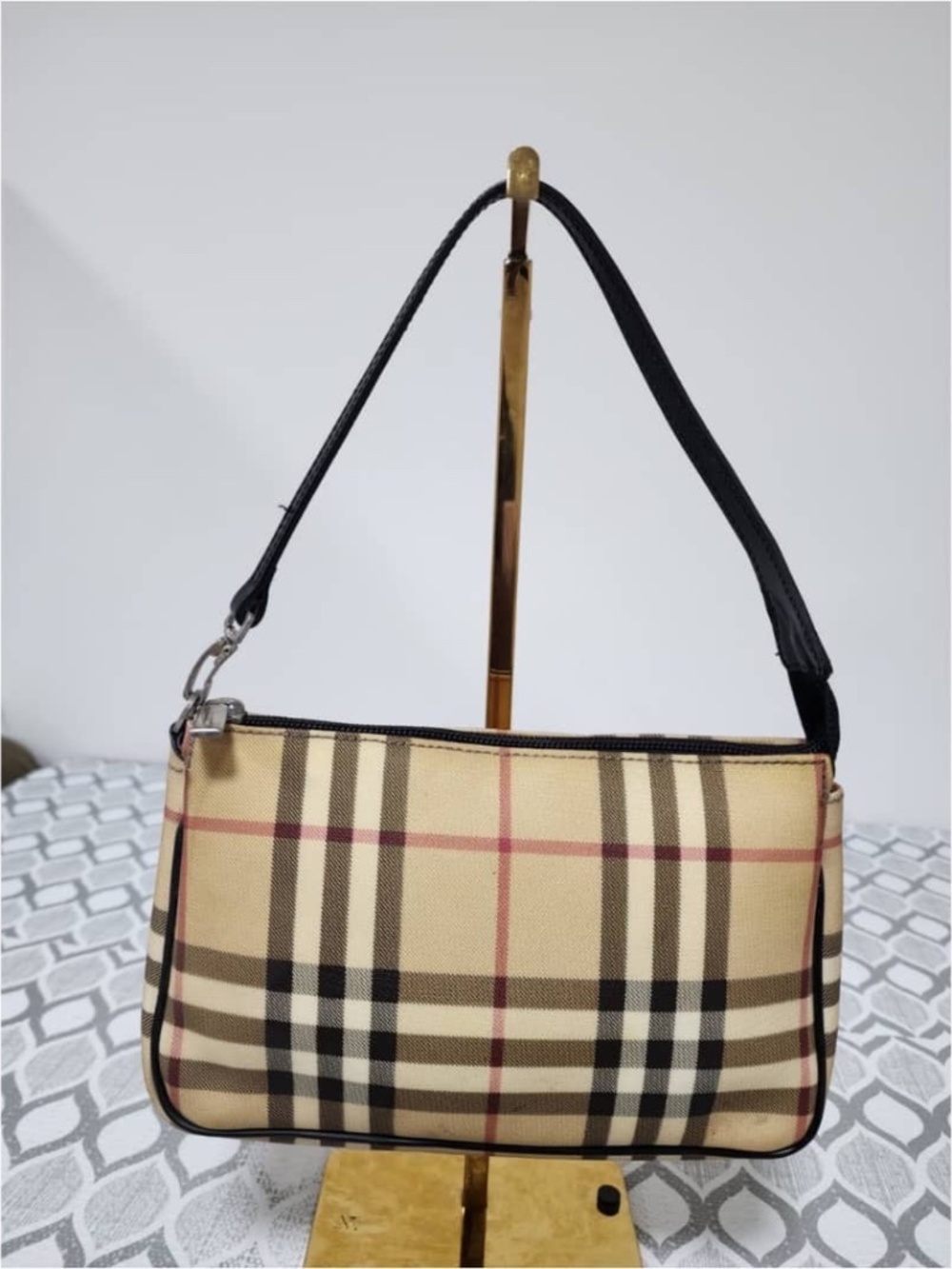 Authentic BURBERRY House Check Pochette Beige/Black